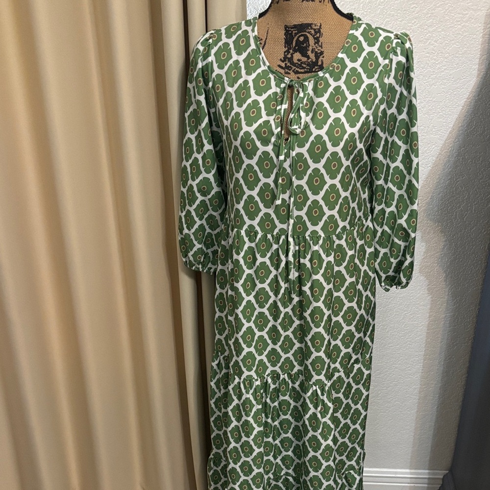 Chic Green Patterned Maxi Dress